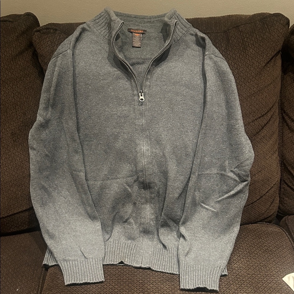 Dockers Men's Zip Up Gray Sweater in Good Condition.